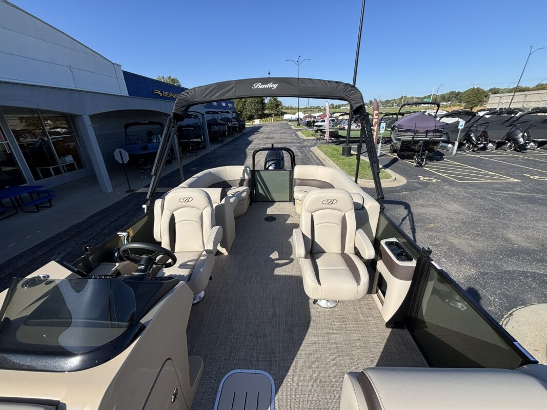 2027 Bentley 223 Legacy Navigator