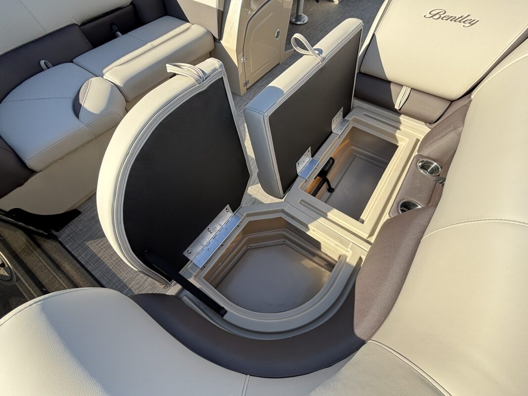 2027 Bentley 223 Legacy Navigator