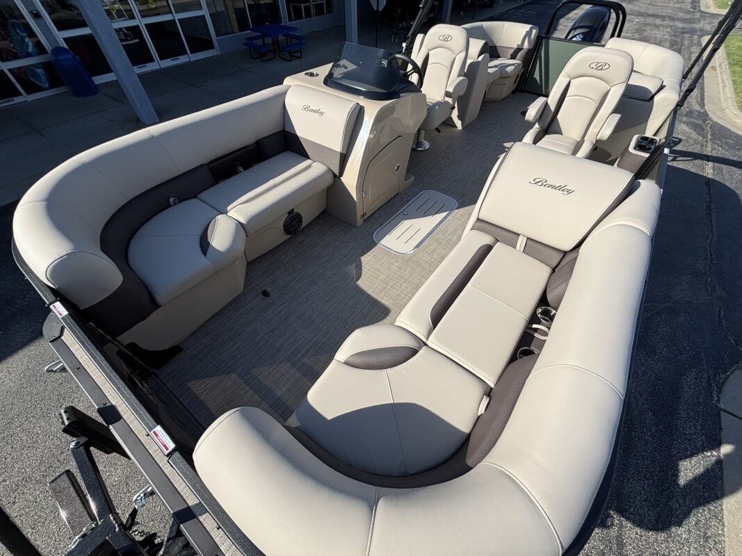 2027 Bentley 223 Legacy Navigator