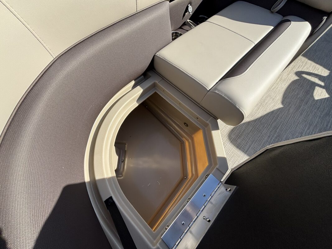 2027 Bentley 223 Legacy Navigator