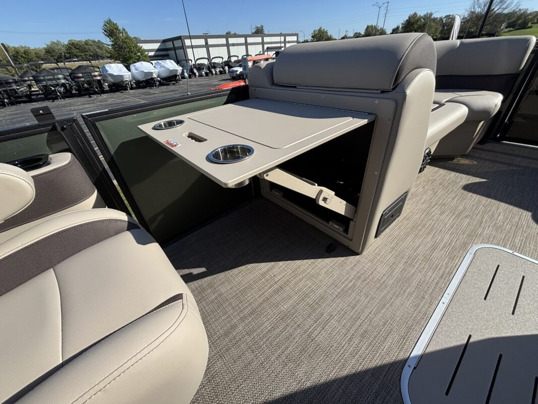 2027 Bentley 223 Legacy Navigator