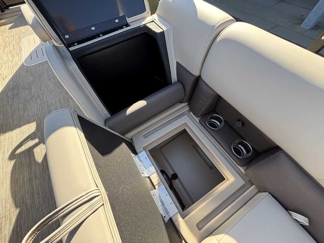 2027 Bentley 223 Legacy Navigator