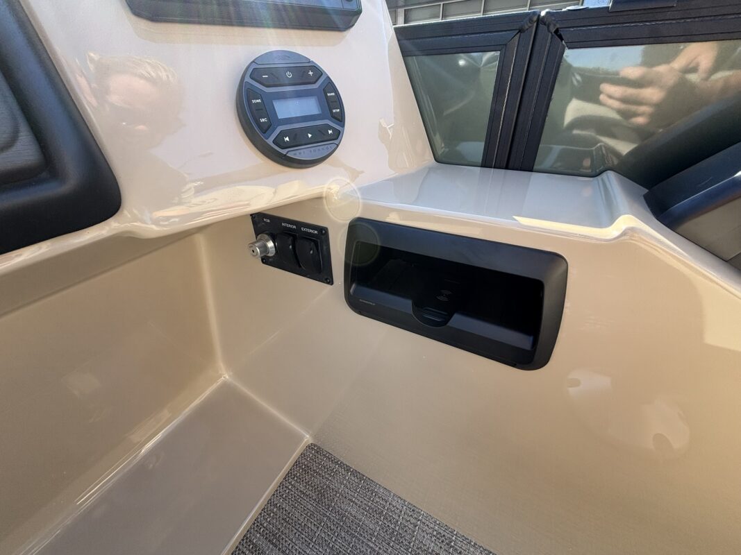 2027 Bentley 223 Legacy Navigator