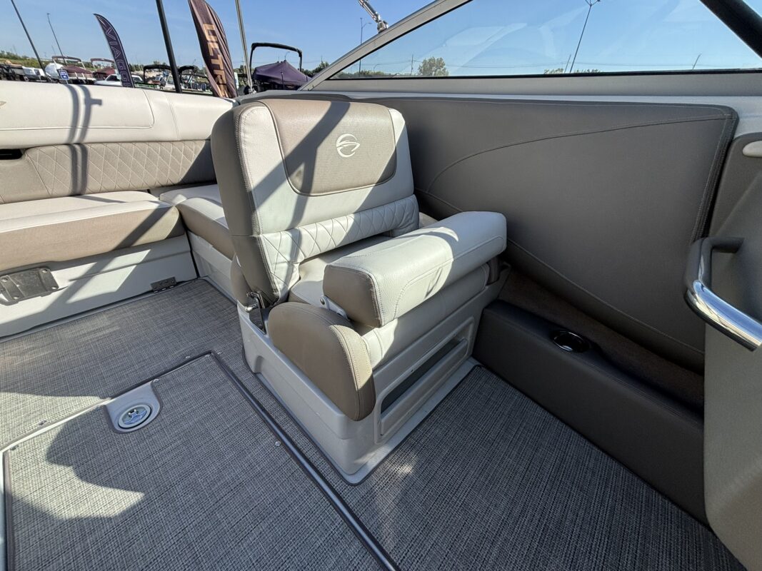 2020 Crownline 225 SS