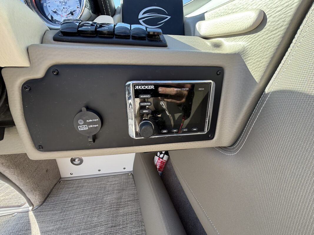 2020 Crownline 225 SS