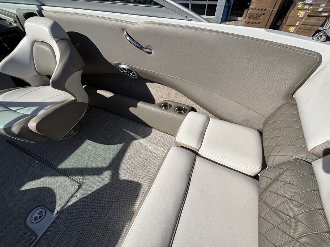 2020 Crownline 225 SS