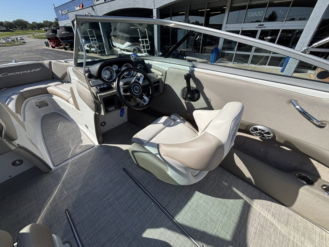 2020 Crownline 225 SS