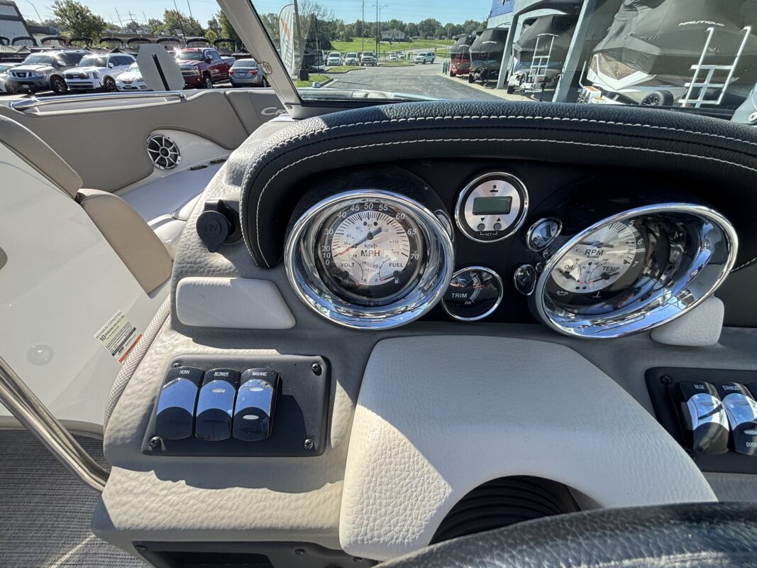 2020 Crownline 225 SS