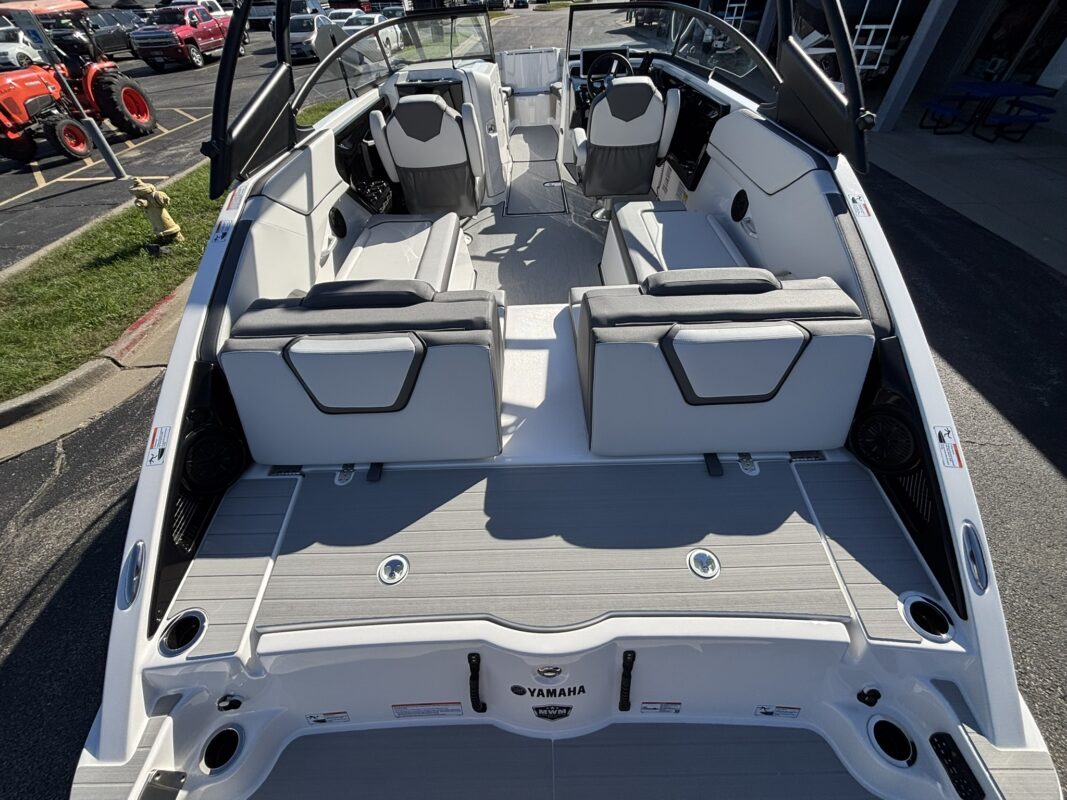 2027 YAMAHA JET AR 250