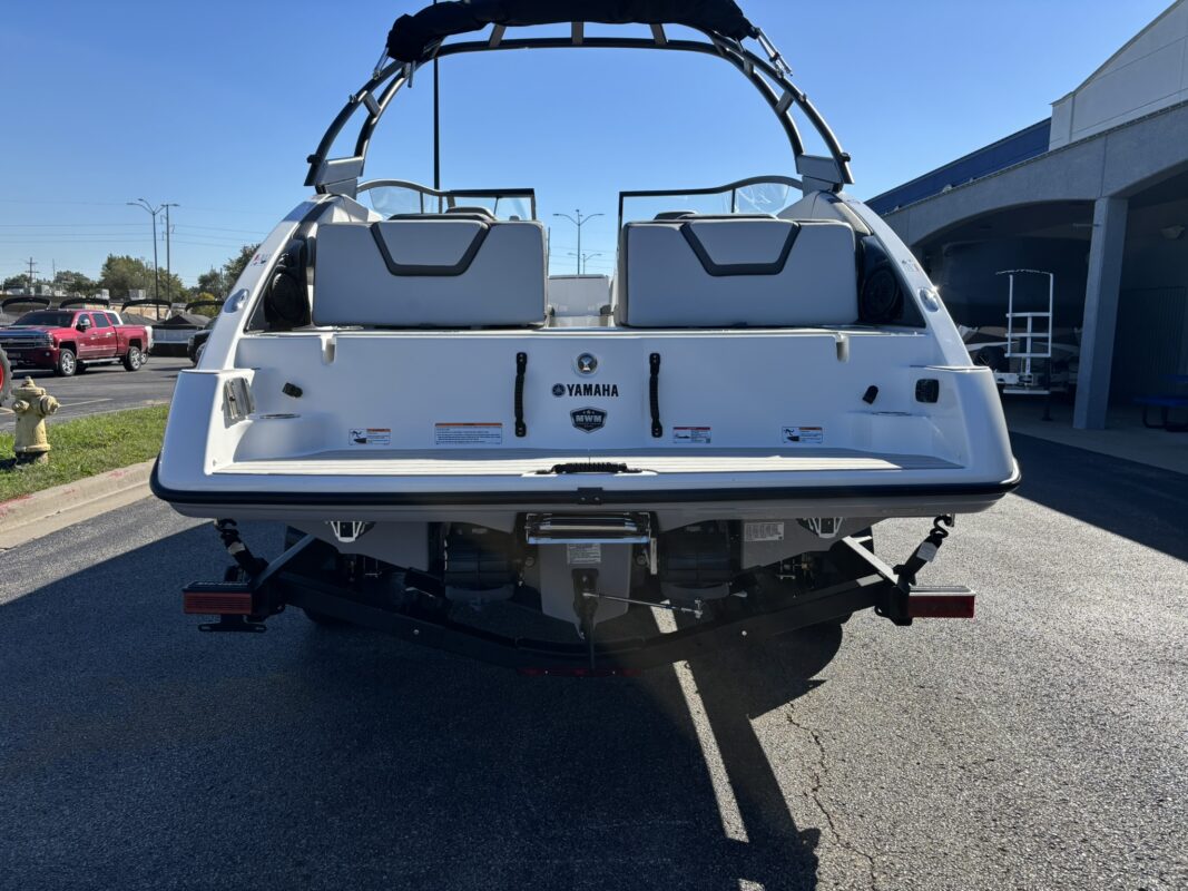 2027 YAMAHA JET AR 250