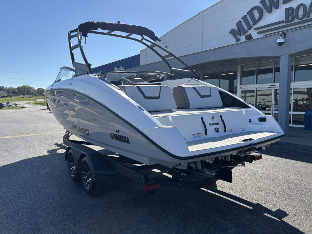 2027 YAMAHA JET AR 250