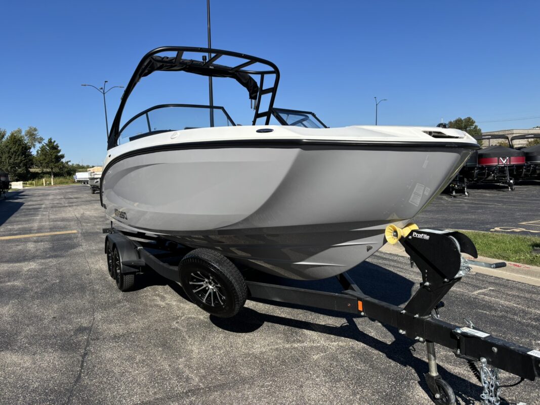 2027 YAMAHA JET AR 250