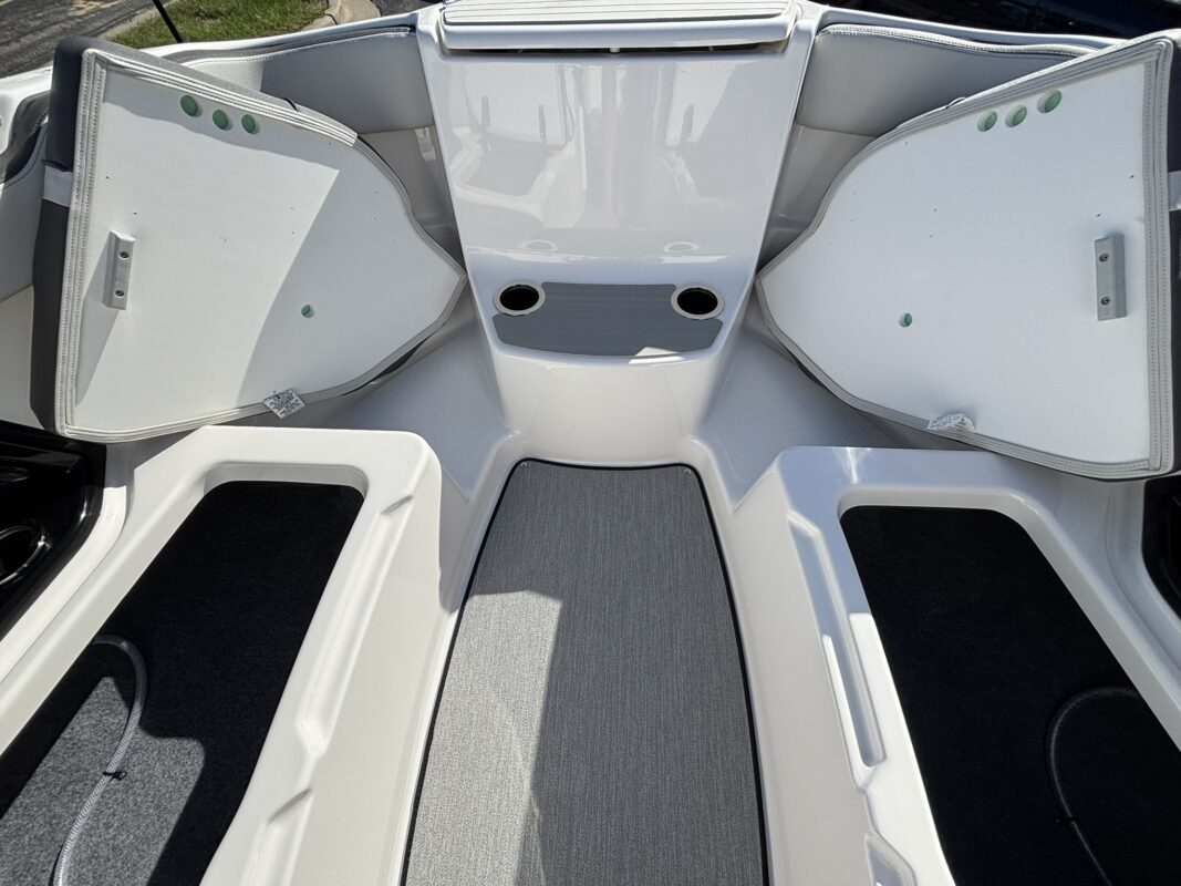 2027 YAMAHA JET AR 250