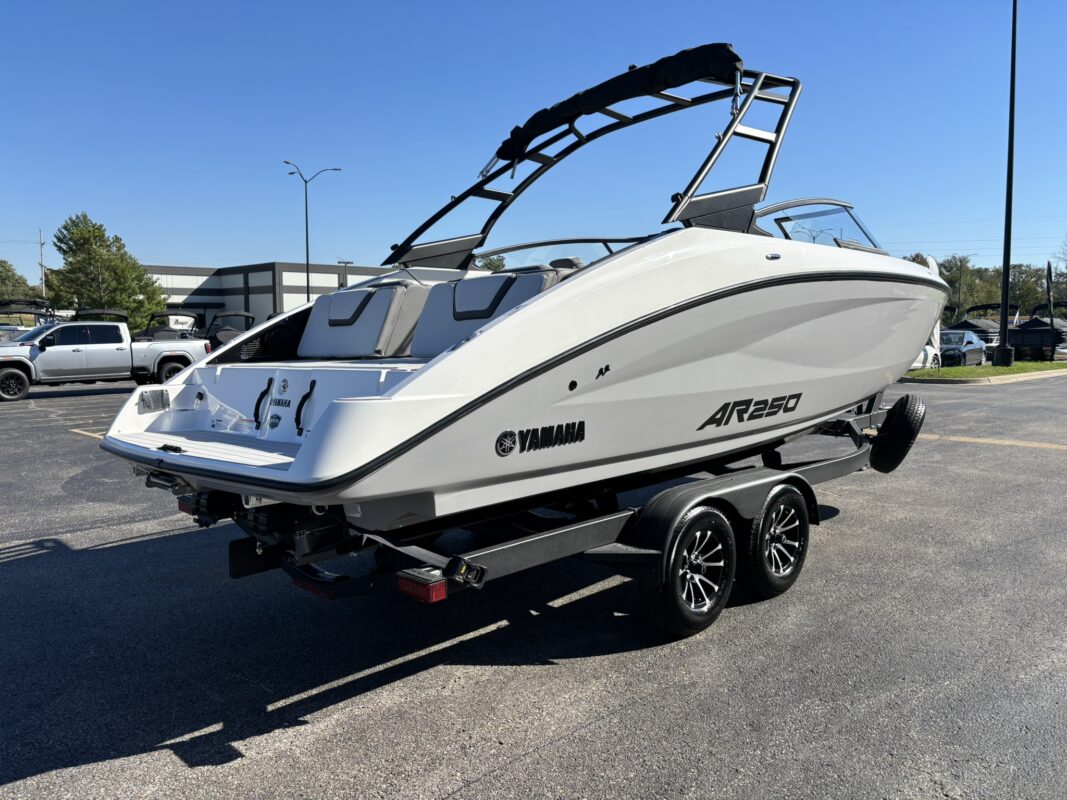 2027 YAMAHA JET AR 250