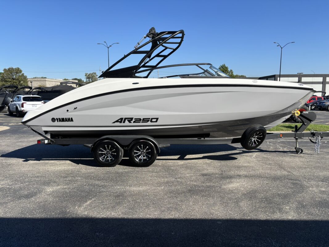 2027 YAMAHA JET AR 250