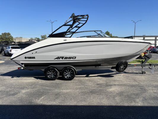 2027 YAMAHA JET AR 250