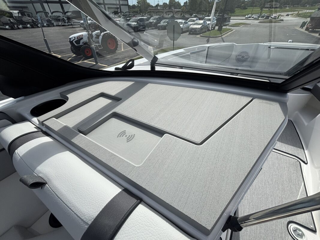2027 YAMAHA JET AR 220