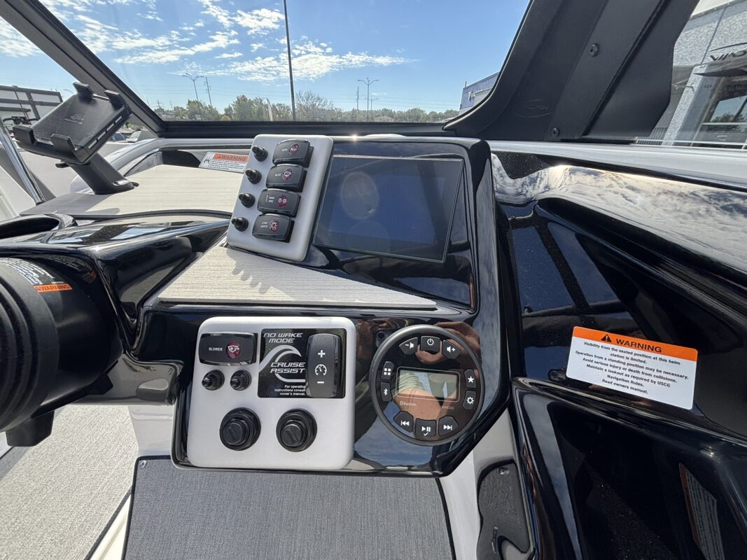 2027 YAMAHA JET AR 220