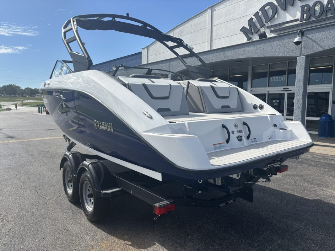 2027 YAMAHA JET AR 220
