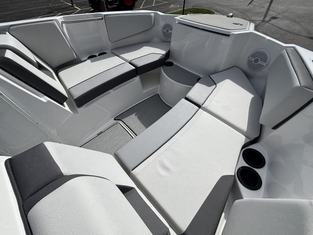 2027 YAMAHA JET AR 220