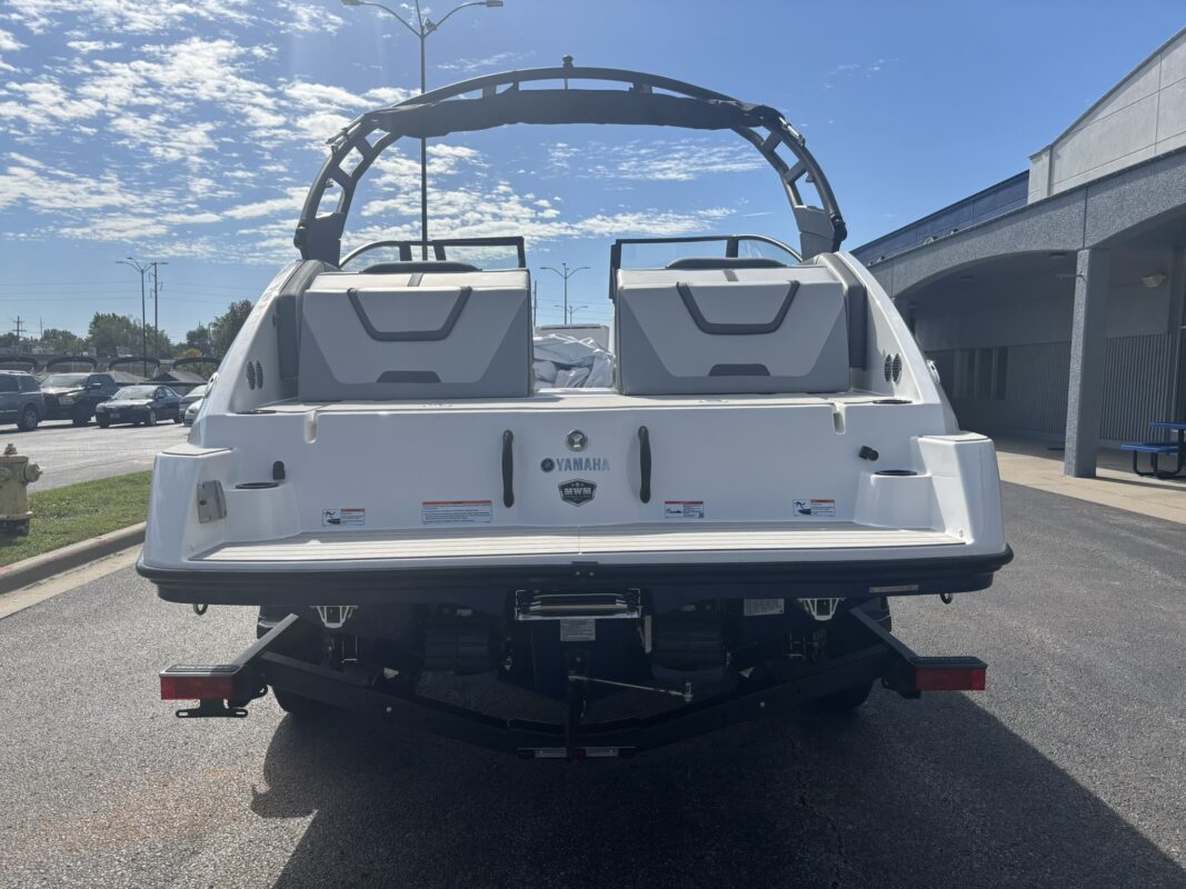 2027 YAMAHA JET AR 220