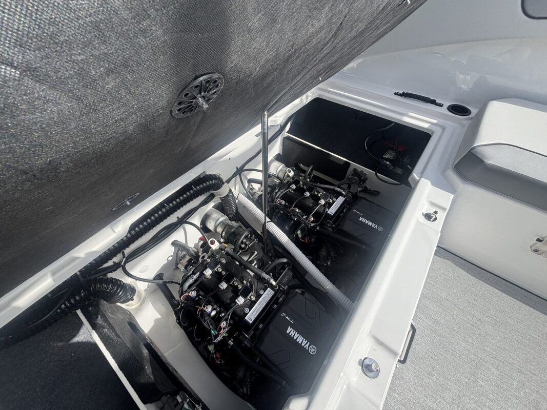 2027 YAMAHA JET AR 220