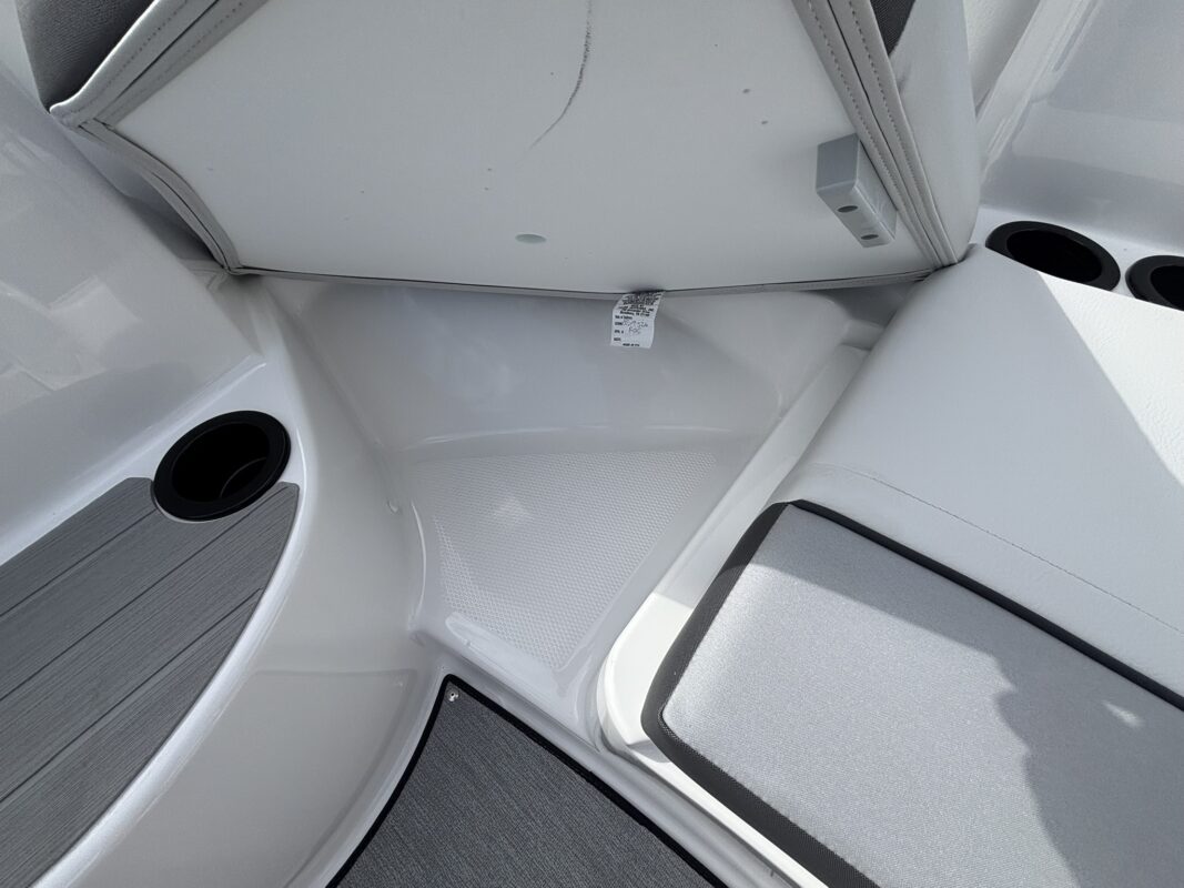 2027 YAMAHA JET AR 220