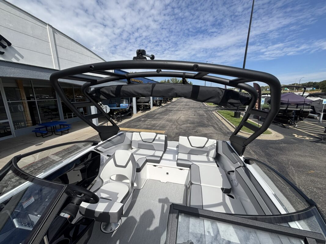 2027 YAMAHA JET AR 220