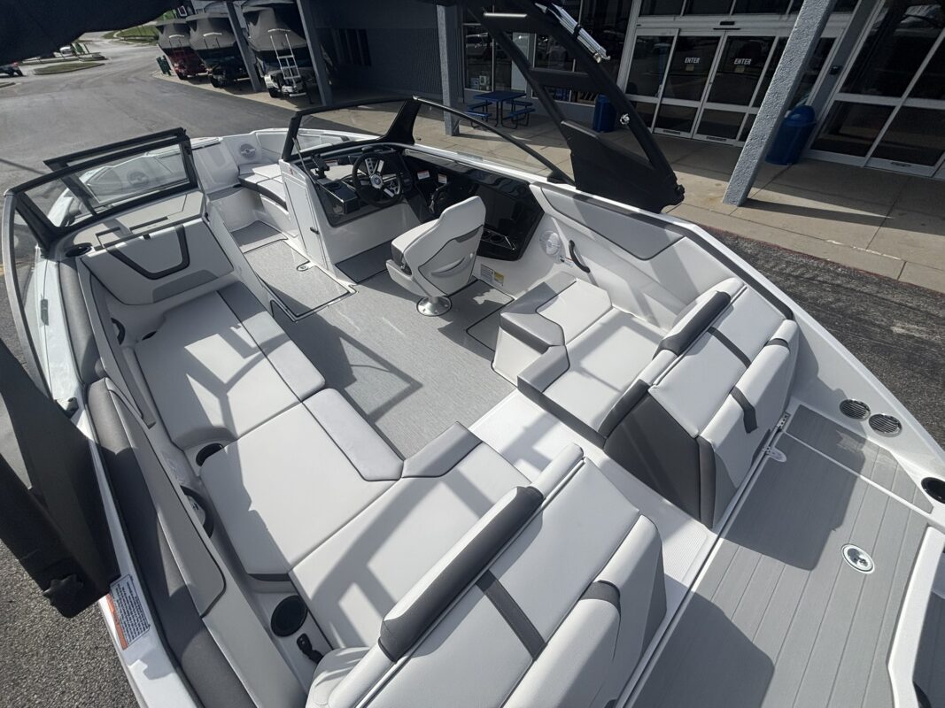 2027 YAMAHA JET AR 220