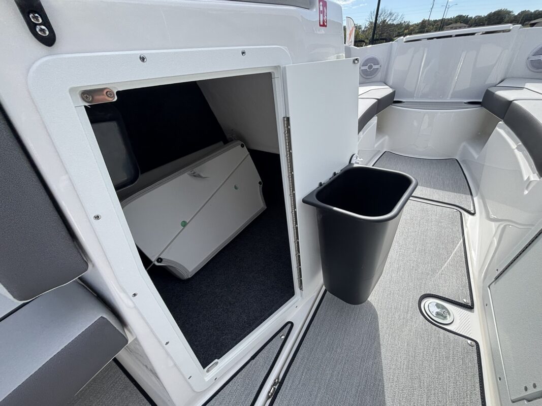 2027 YAMAHA JET AR 220