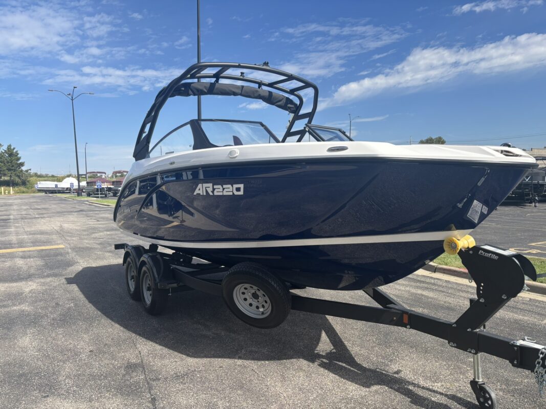 2027 YAMAHA JET AR 220
