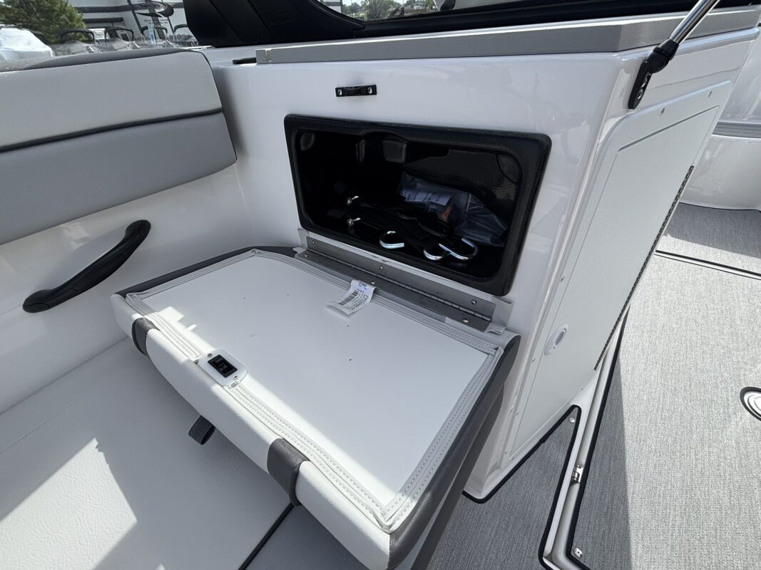 2027 YAMAHA JET AR 220
