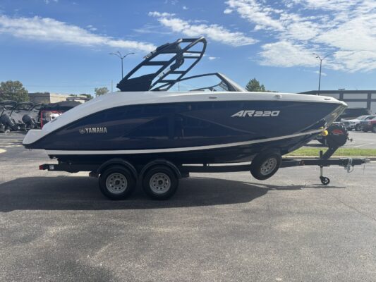 2027 YAMAHA JET AR 220