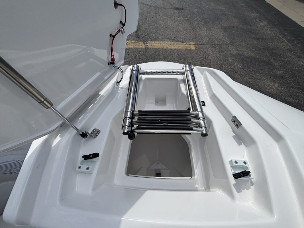 2027 YAMAHA JET AR 220