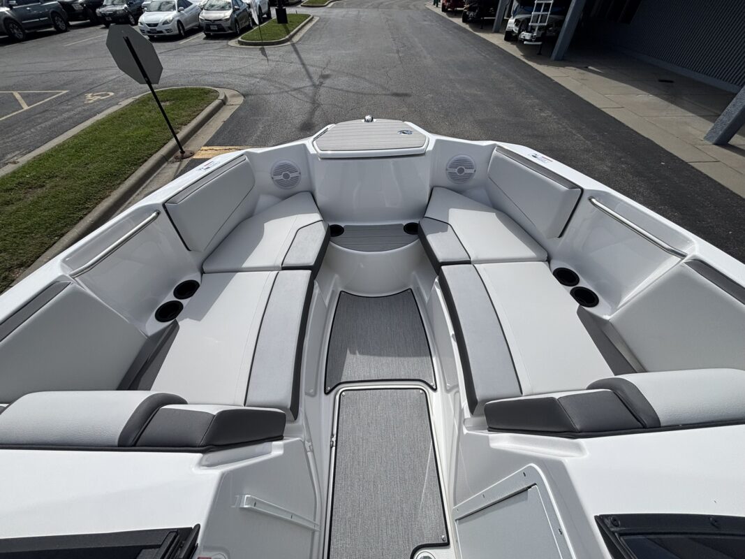 2027 YAMAHA JET AR 220