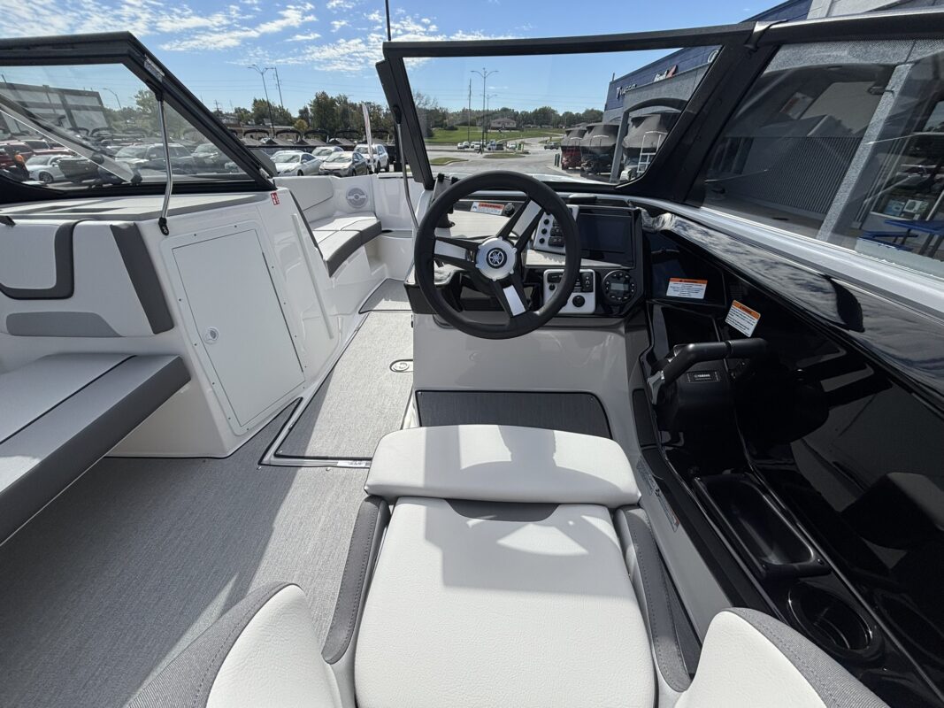2027 YAMAHA JET AR 220
